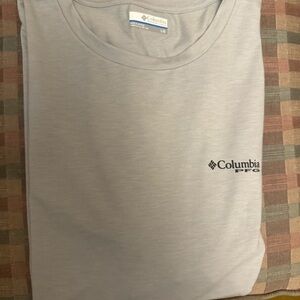 Men’s Columbia t shirt size large